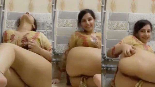 Big ass Pakistani naked girl shows her asshole in the shower