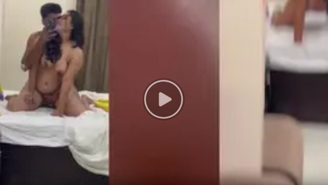Hot Indian bhabhi ka doggy style chudai mms